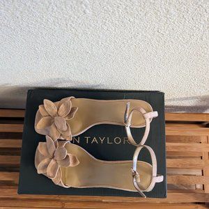 NEW!! Flower Suede Sandals SIZE:8